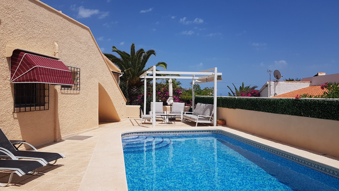 Pool and pergola lounge in full sun